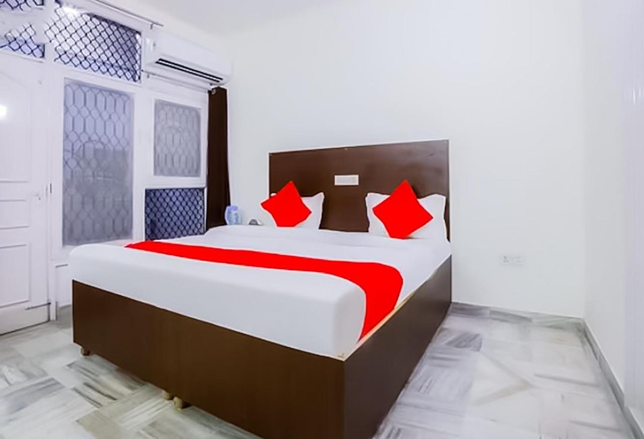 Roomshala 088 Near Anand Vihar